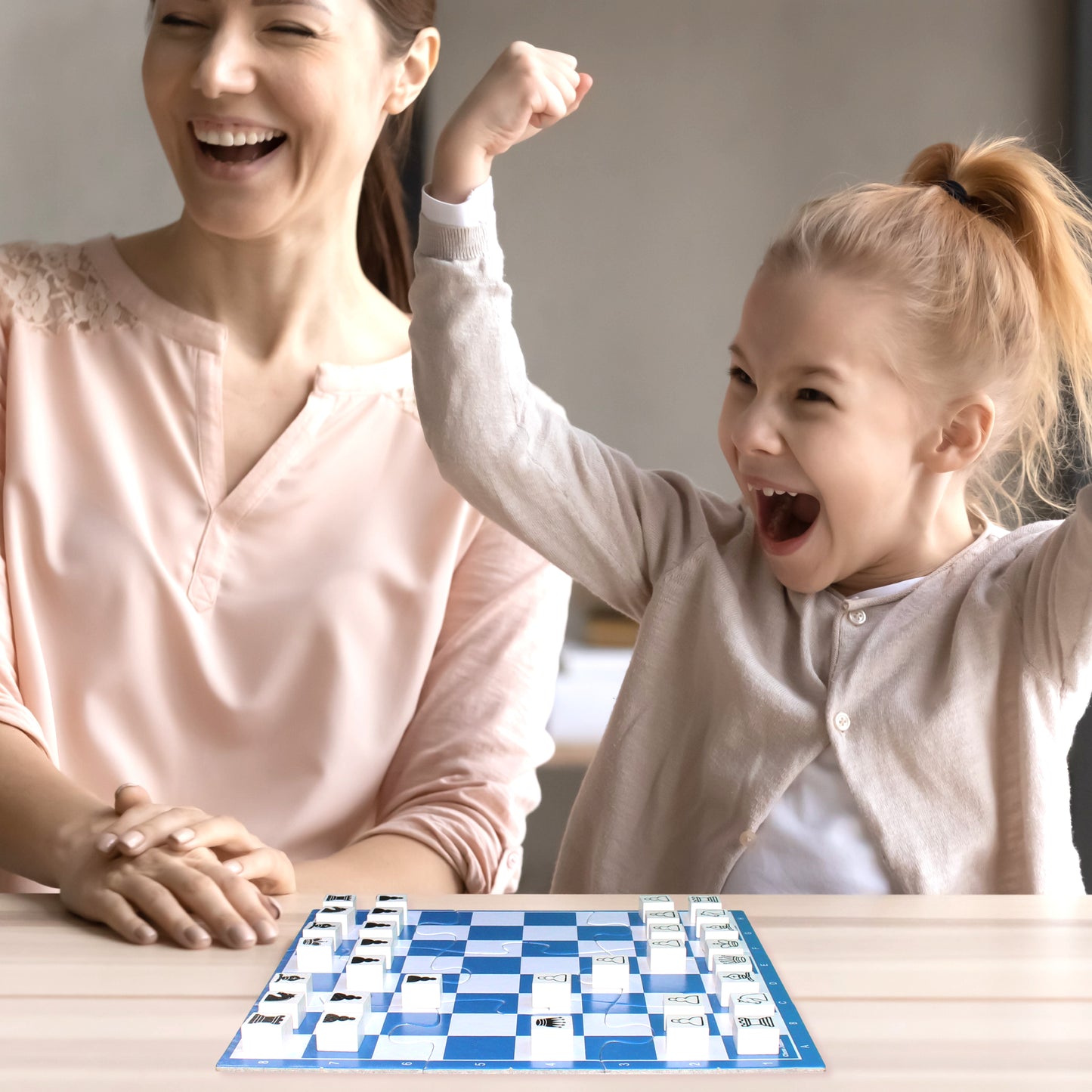 Chess Junior - Das Schachspiel für Kinder ab 5 Jahren, Tischspiel, 26x26cm