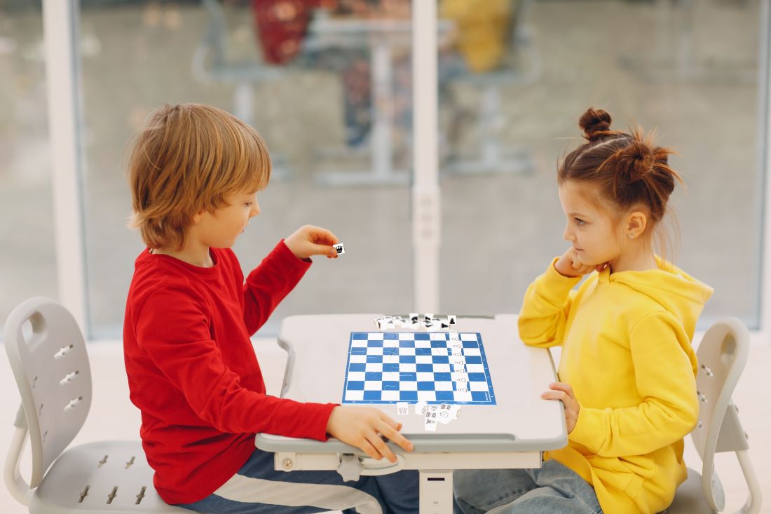 Chess Junior - Das Schachspiel für Kinder ab 5 Jahren, Tischspiel, 26x26cm