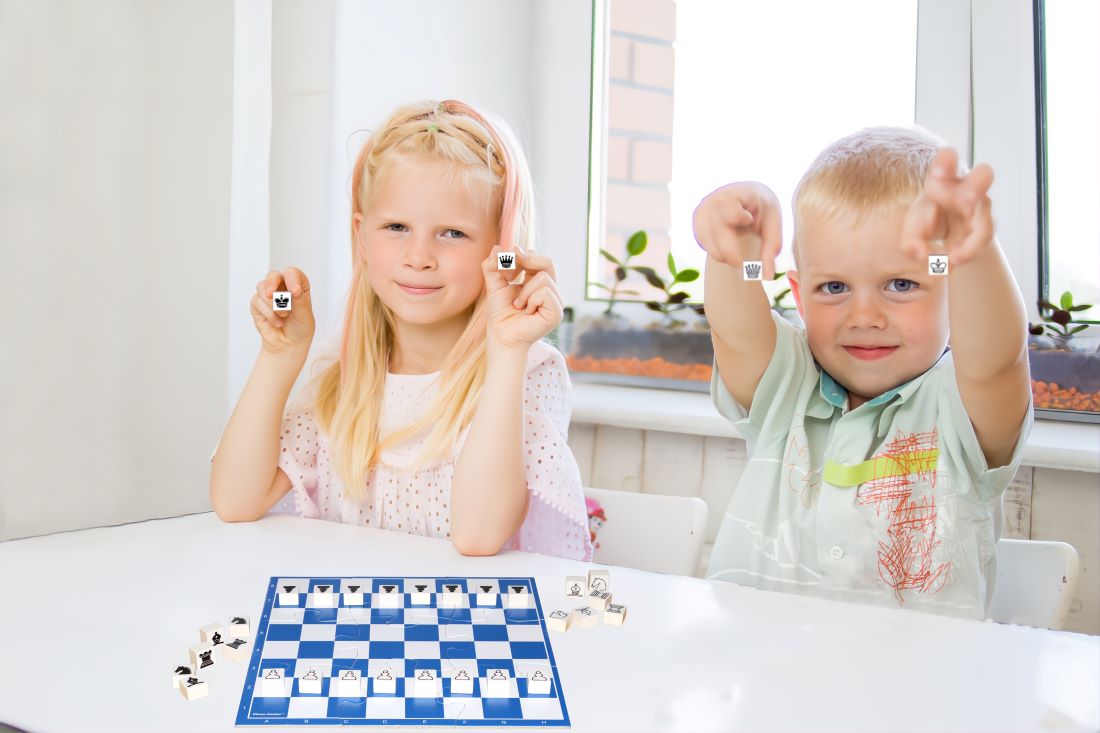 Chess Junior Spielsteine -König, Turm, Springer, Dame